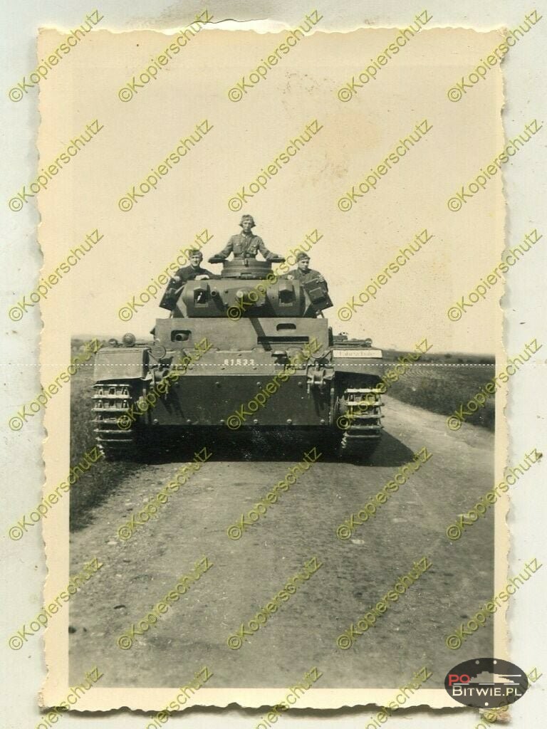 Pz.Kpfw. III Ausf.F(U) 5cm (Fgst.Nr.61523) {001}{a}.jpg